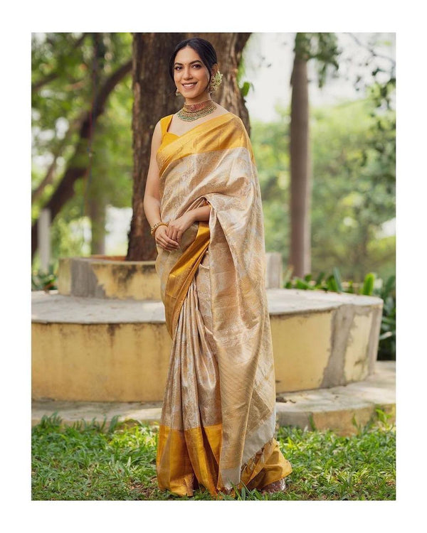 Women Floral Woven Saree with Contrast Blouse